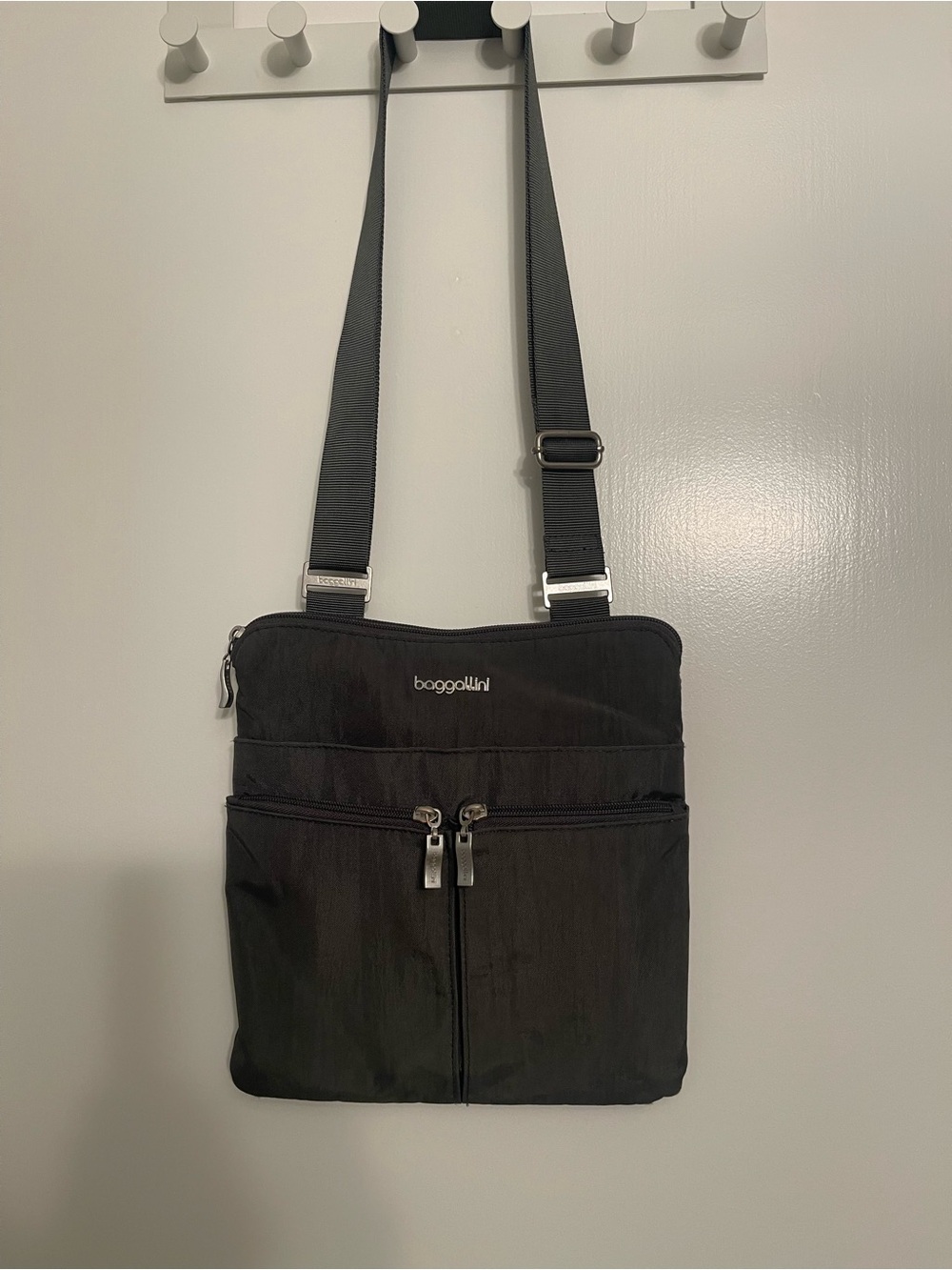 Women's Baggallini Horizon Crossbody Dark Charcoal Gray with purple interior